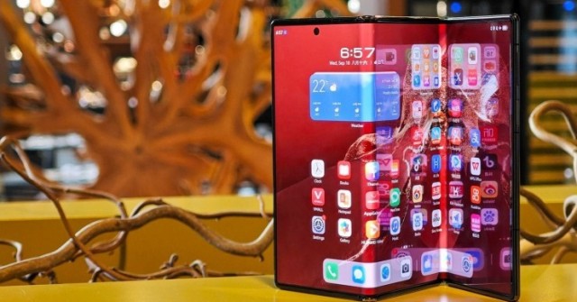 Rò rỉ kích thước màn hình smartphone gập ba và Galaxy Z Fold 7 của Samsung