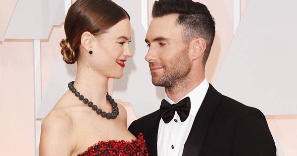 Rộ tin Adam Levine và bà xã thiên thần Victoria's Secret kém chục tuổi chuẩn bị ly dị, lý do là gì?