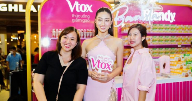 Lương Thùy Linh ‘chill’ cùng fan tại sự kiện trải nghiệm Blendy® & “Vtox”