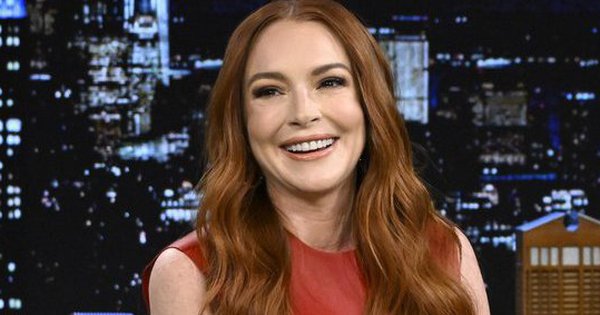 Lindsay Lohan thông báo mang thai con đầu lòng ở tuổi U40