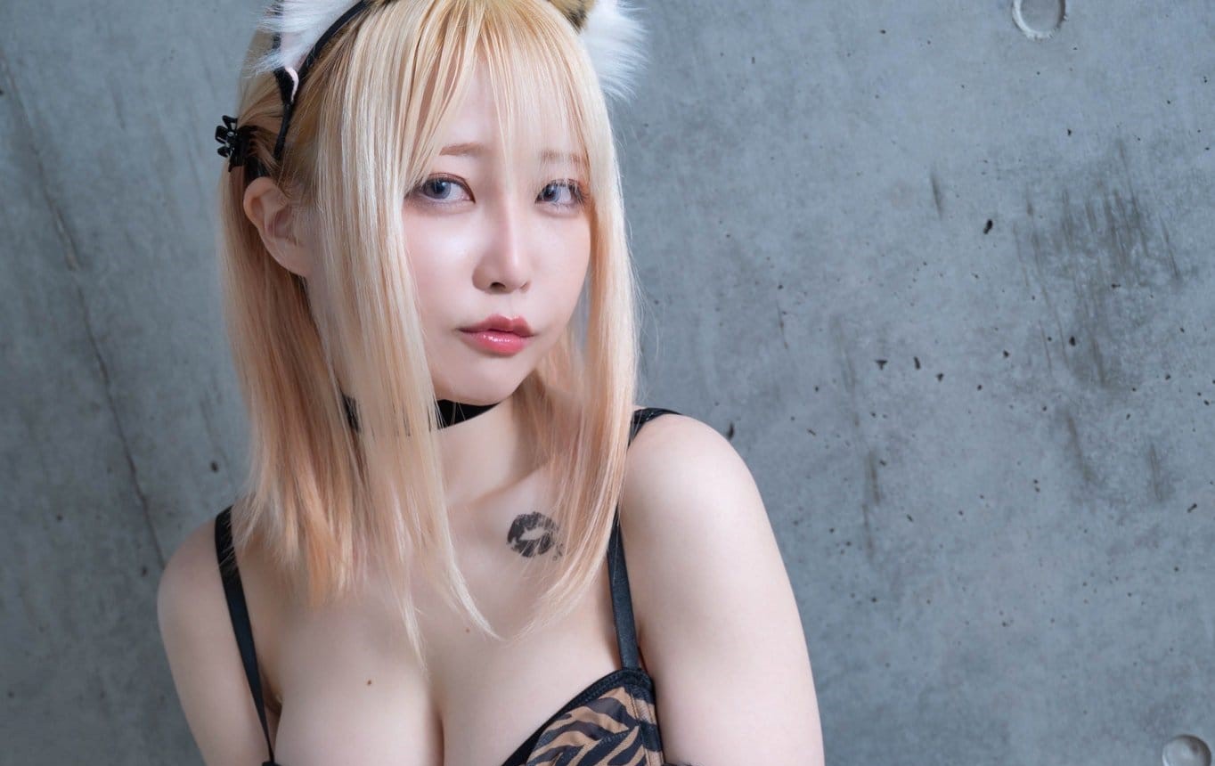 Ngắm nhìn bộ ảnh cosplay cực kỳ sexy, quyến rũ của cô nàng Mitsuki