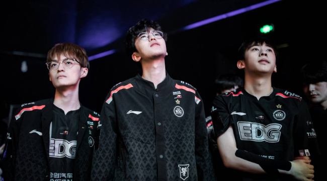 EDG tiết lộ lý do thất bại ở playoffs là do thắng T1 trong đấu tập