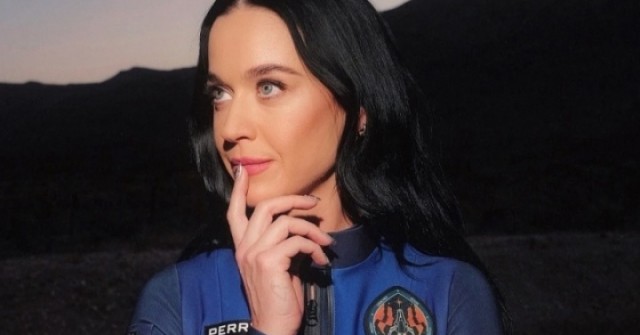 Katy Perry bay vào không gian thành công