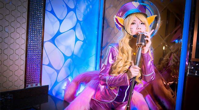 LMHT: Cosplay Ahri Thần Tượng Âm Nhạc đầy thời thượng và sang chảnh