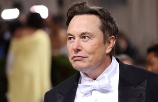 Elon Musk bị gọi là 