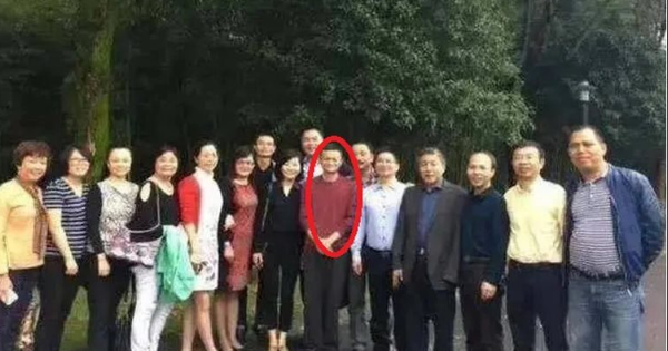 Đến buổi họp lớp, Jack Ma chụp một bức ảnh cũng gây bão mạng xã hội: Người xem gật gù 