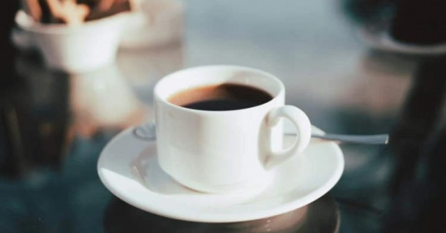 Vợ sốc nặng khi ChatGPT vạch mặt chồng ngoại tình từ vết cặn cà phê trong ly