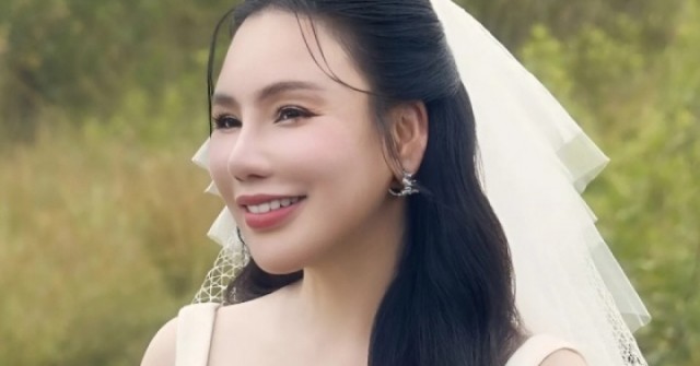 Chuyện tình bí mật của Hồ Quỳnh Hương và chồng hơn hai tuổi