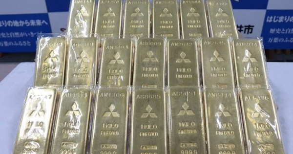 Xôn xao cụ ông 70 tuổi mang túi vàng 