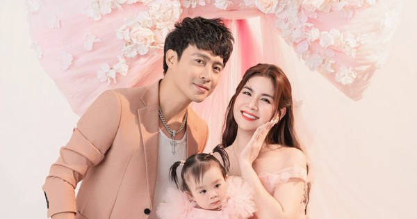 Vất vả 8 năm mới có mụn con, cặp đôi diễn viên nổi tiếng hạnh phúc mừng thôi nôi con gái