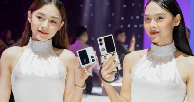 3 smartphone màn hình gập vỏ sò đọ sức, đâu là 
