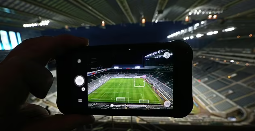 Premier League Check VAR Bằng iPhone 14 Để Phân Tích Việt Vị