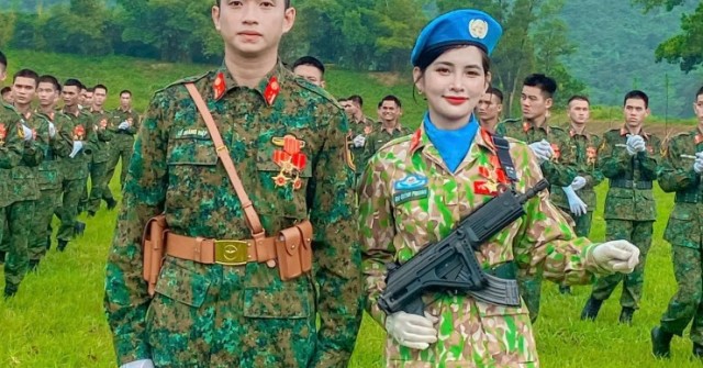 Nữ quân nhân gửi con cho bà ngoại tham gia diễu binh A80