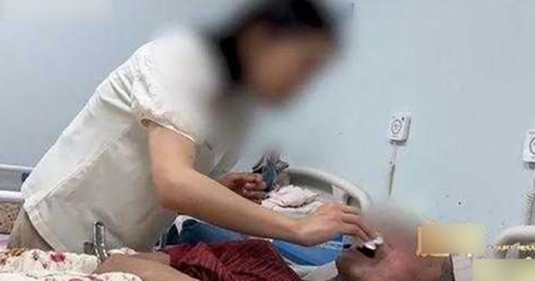 Giúp việc lấy sạch tiền của ông lão 84 tuổi, con cái ‘kiện’ mới biết đó là mẹ kế