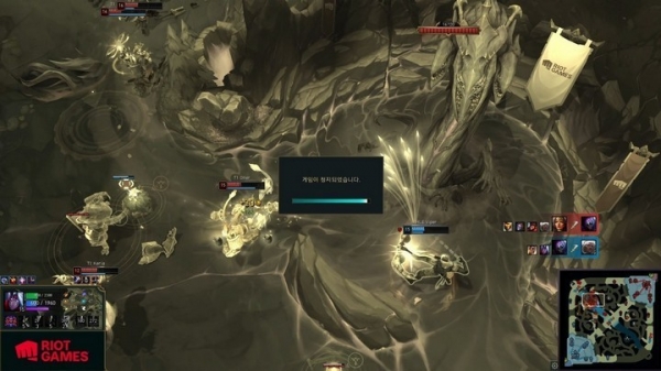 Xuất hiện "Bug lạ" trong siêu kinh điển T1 - HLE (15/08) khiến Zeus "phế" trong combat!