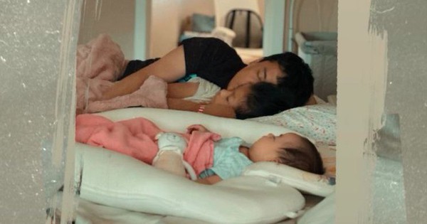 Hot mom Yến Phương chia sẻ hình ảnh ông xã Lam Trường cùng 2 bạn nhỏ Phoebe và Liam: 