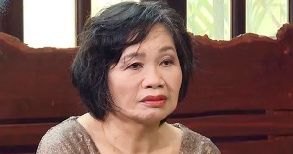 Nghệ sĩ Xuân Hương: 