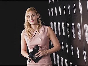 LMHT: MC xinh đẹp Sjokz nhận giải nhân vật của năm Esports Industry Adrwards 2017