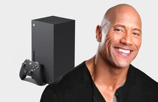 Microsoft cùng The Rock đi phát miễn phí Xbox Series X