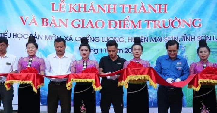 Độ Mixi tham dự lễ khánh thành và bàn giao điểm trường tại Sơn La