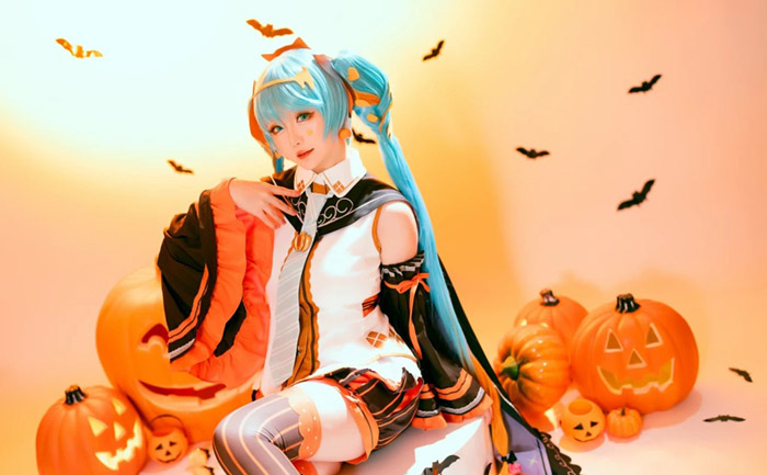 Hoshilily hóa thân thành cosplay Hatsune Miku Trick and Treat