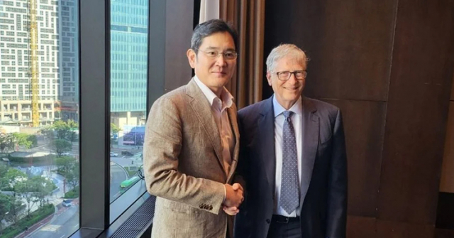 Bill Gates đến thẳng trụ sở Samsung để… đổi điện thoại