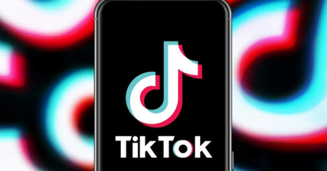 Cách lấy giọng 'chị Google' làm video trên TikTok cực dễ