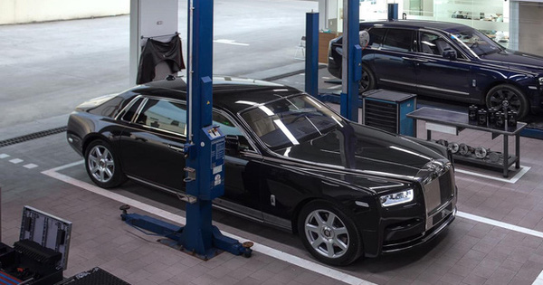 Đại gia Bình Thuận mua Rolls-Royce Phantom VIII chính hãng thứ hai tại Việt Nam: Logo mặt trời gây chú ý