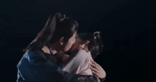 Kẻ hủy diệt cảnh hôn số một màn ảnh Hoa ngữ hiện tại, netizen xem mà "tức xì khói"