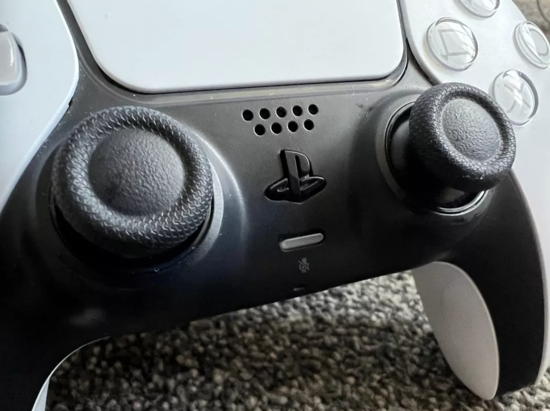 Rò Rỉ PlayStation 5 Pro Được Trang Bị Chip Mới, Kích Thước Và Nhanh Hơn