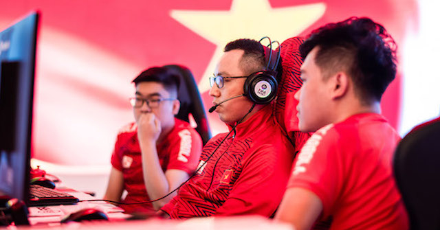 2 đội tuyển eSport đầu tiên của Việt Nam toàn thắng vòng loại, vào play-off