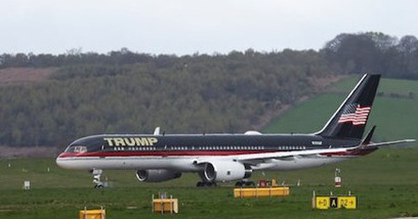 Máy bay riêng của ông Trump va chạm máy bay khác ở sân bay