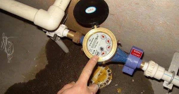 Chuyển đến nhà mới 18 ngày, người phụ nữ nhận hóa đơn tiền nước 140 triệu đồng, yêu cầu kiểm tra thì được thông báo: Đã làm đúng quy trình