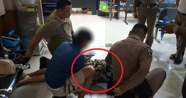 Đang đứng ở đồn cảnh sát, cô gái đột nhiên ngã lăn ra bất tỉnh, bạn trai chạy tới chứng kiến cảnh ám ảnh