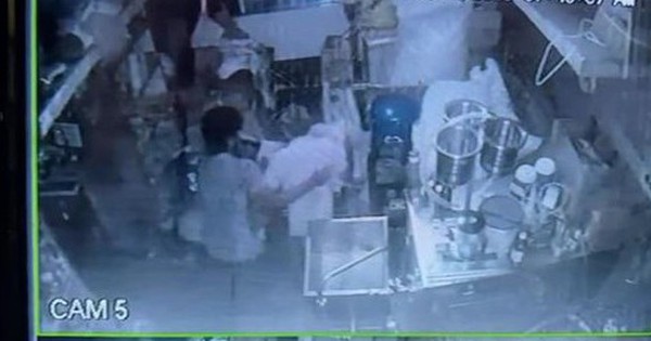 Xem camera an ninh, phát hiện 
