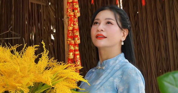 Sao nữ Vbiz phải bán máu vì không được đóng phim, 20 năm sau ngày nào cũng bị người lạ nhắn tin xin tiền