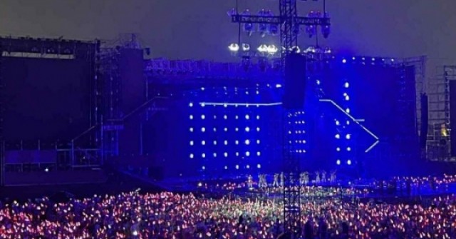Khán giả bỏ về vì concert 'Anh trai vượt ngàn chông gai' bị mất điện