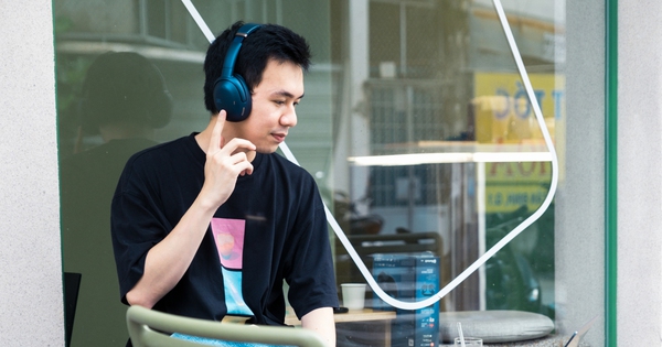 Trải nghiệm mẫu tai nghe có màn hình rời “độc lạ”, giá 10 triệu đồng