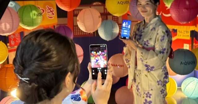 Sharp ra mắt smartphone màn hình cực mượt, giá ngon