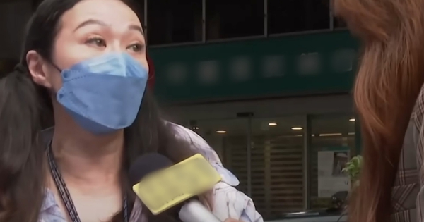 Người phụ nữ mang 2 tỷ đồng gửi ngân hàng, 3 tháng sau mới biết sổ tiết kiệm là giả bèn khởi kiện, ngân hàng từ chối chịu trách nhiệm: "Do chị tham lãi suất cao"