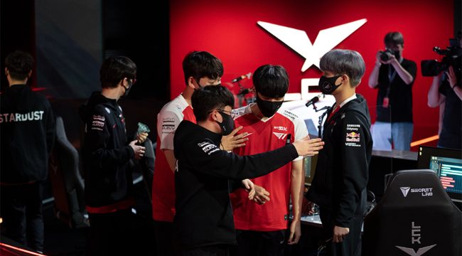 LMHT: T1 bị HLE “gạt giò”, phải “leo tháp” ở vòng playoffs LCK mùa Hè 2021