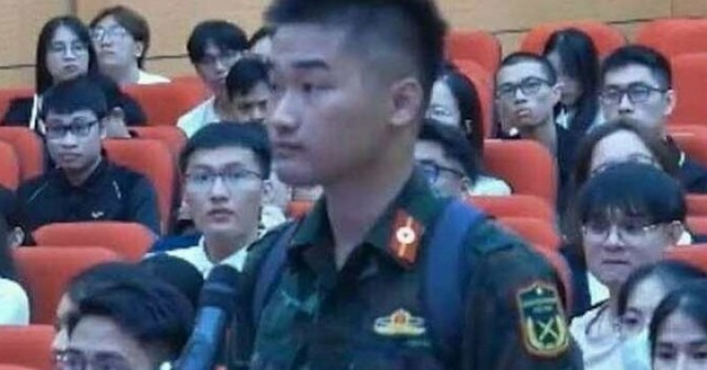 Tân bác sĩ nội trú chọn khoác áo lính vì 'tuổi trẻ không lùi bước'