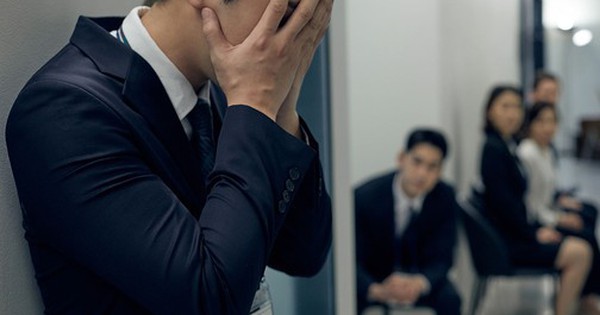 Sau khi nộp 1.500 CV mà không nhận được lời mời nào, một cựu phó chủ tịch 44 tuổi đau khổ cho biết: 
