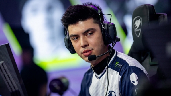 nAts và cú nhảy "đi vào lòng đất" tại Abyss ở VALORANT Champions 2025