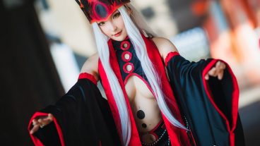 Ngộp thở với Irisviel von Einzbern chuẩn không cần chỉnh trong Fate/Zero - Cosplay