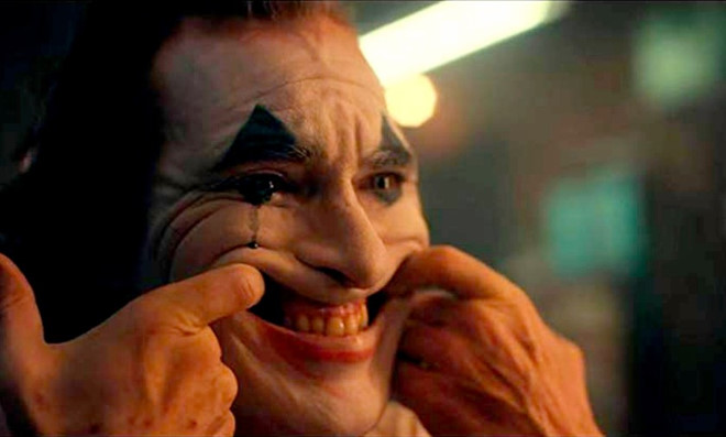 Đằng sau canh bạc của Joker là nước cờ cao tay của DC và Warner Bros.