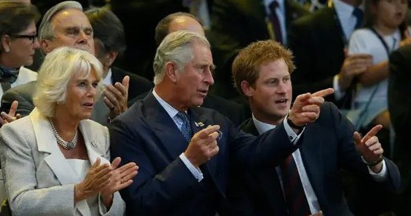 Harry không nên dự lễ đăng cơ của Vua Charles