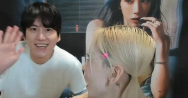 Taeyeon (SNSD) đang video call với fan, Kyuhyun (Suju) bỗng hành động khiến dân tình tranh cãi nảy lửa