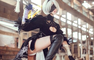 Lại nóng mắt với cosplay cô nàng 2B 