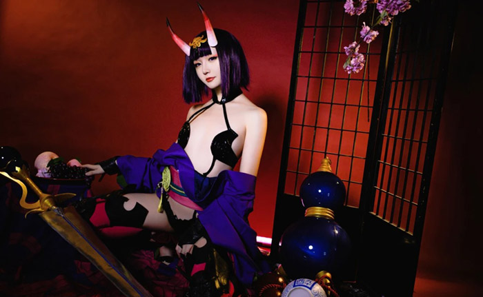 Đắm mình vào cosplay Shuten Douji cực kỳ khiêu khích